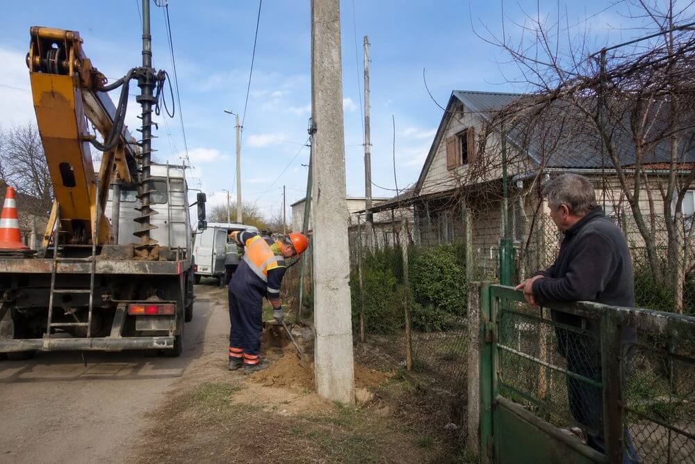 Wymiana słupa energetycznego bez zgody właściciela – czy to legalne?