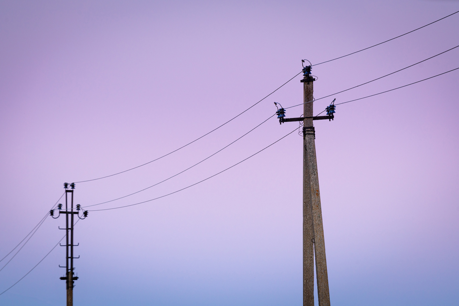 Plan budowy garażu i problem z linią energetyczną