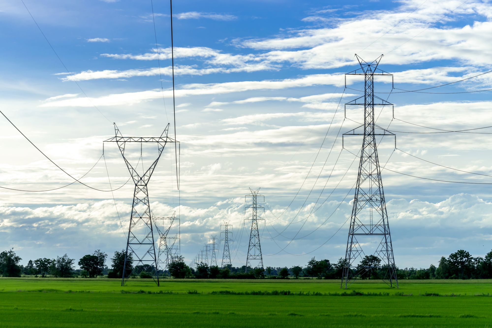 Kto pokrywa koszty przesunięcia słupów energetycznych?