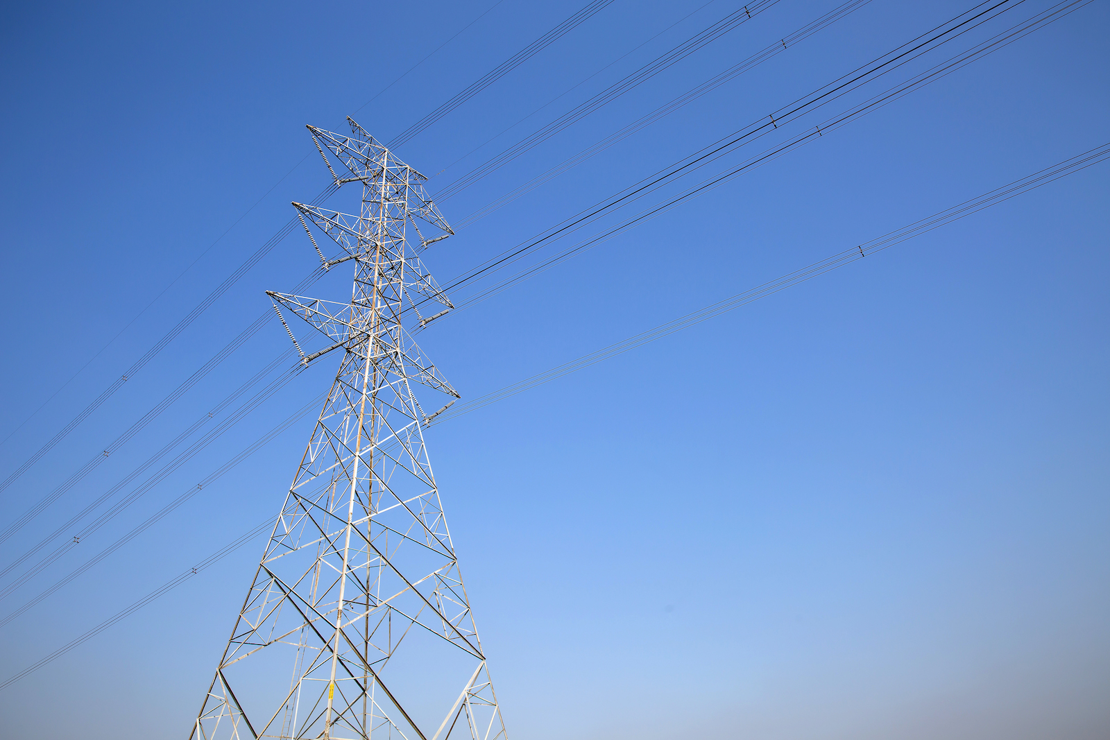 Wymiana słupa energetycznego - czy żądać zapłaty za służebność?