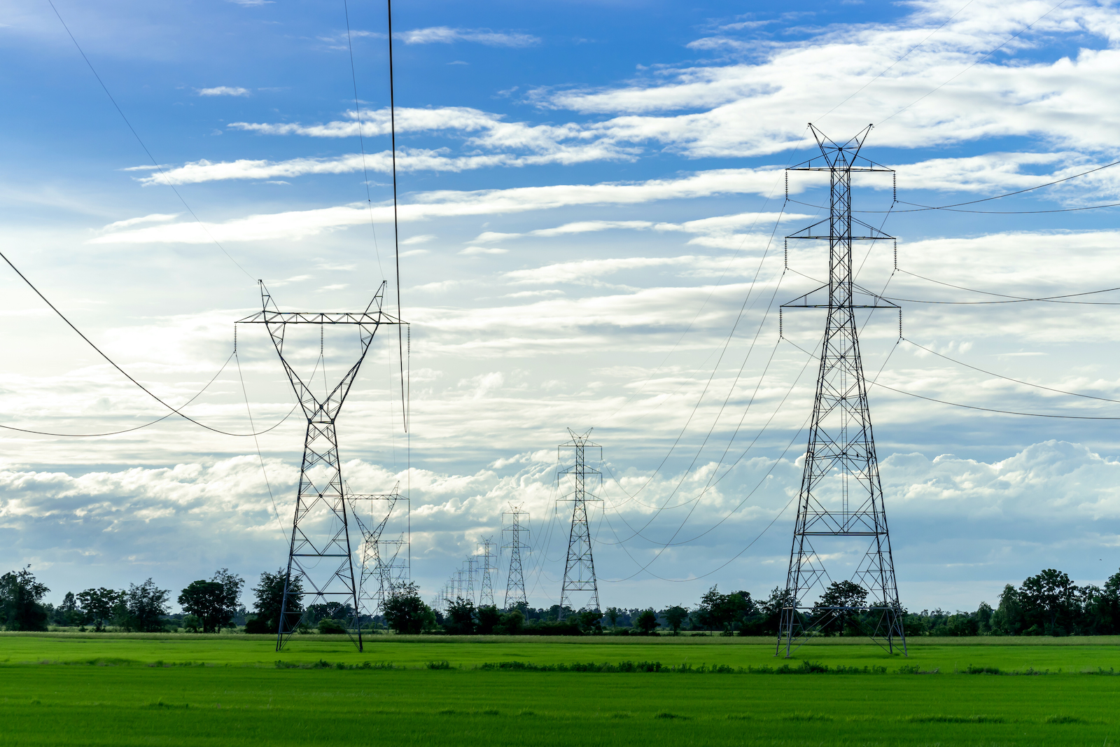 Czy mam prawo nie zgodzić się na postawienie słupa energetycznego na polu?