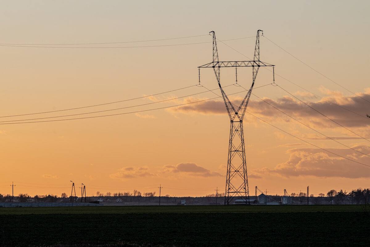 Działka budowlana z linią energetyczną, jak uzyskać darmowe przeniesienie?