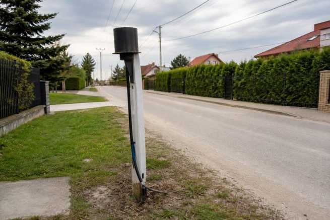 Operator postawił słup tymczasowy i go nie usunął – jakie roszczenia ma właściciel?