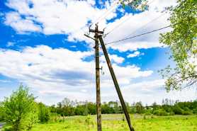 Linia energetyczna i kanalizacja przez działkę, czy można walczyć o odszkodowanie lub usunięcie przesyłu