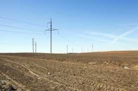 Słup energetyczny przeszkodą w zabudowie działek budowlanych